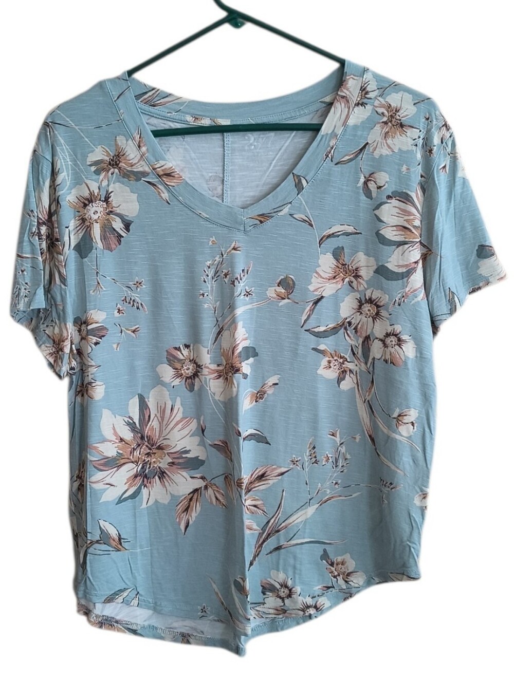 24/7 Maurices Women's Light Blue Floral V-Neck Top Size M